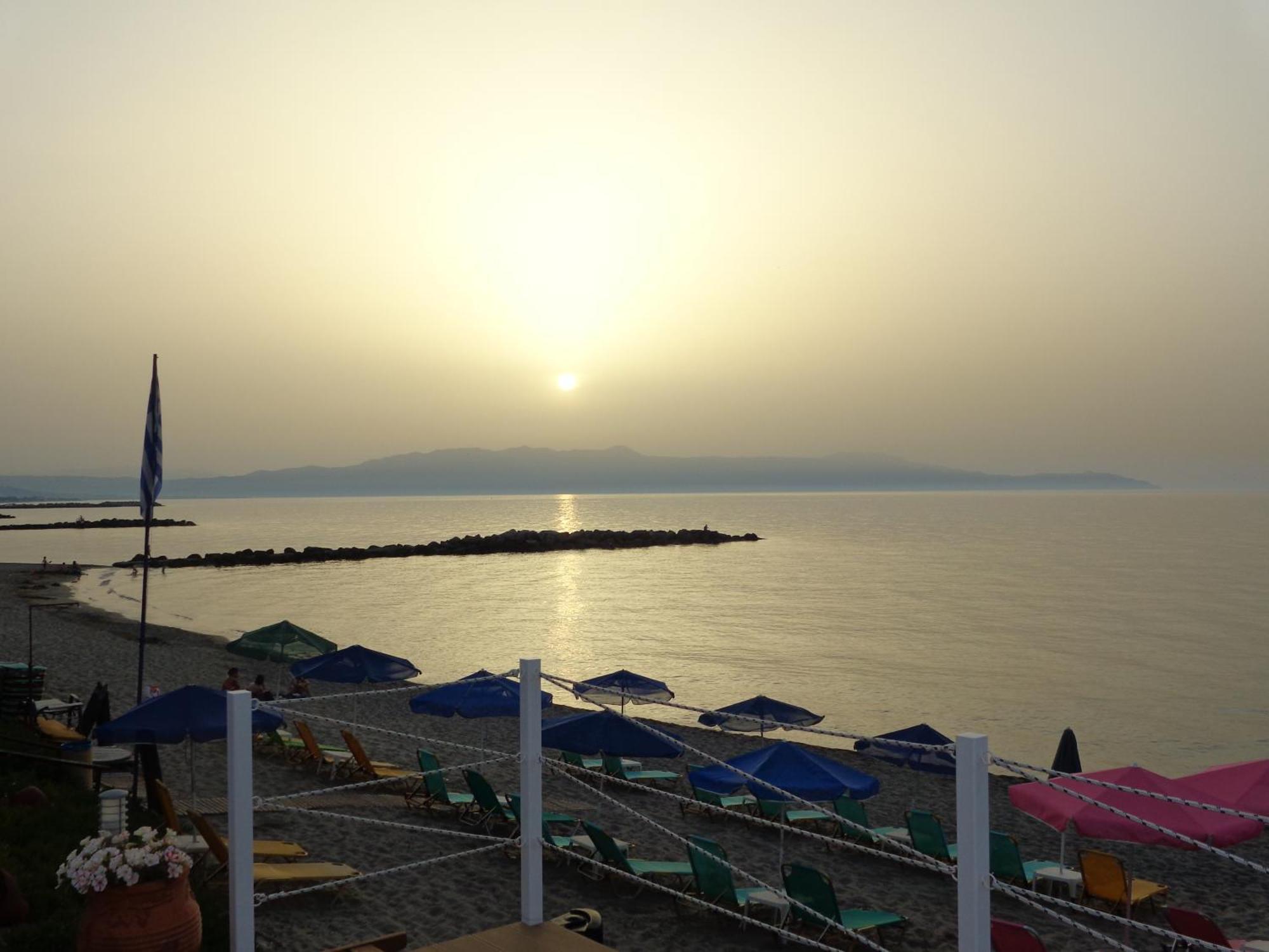 Litinakis Studios Sea View & Litinakis Studios Garden View 700 Meters Away Agia Marina Extérieur photo