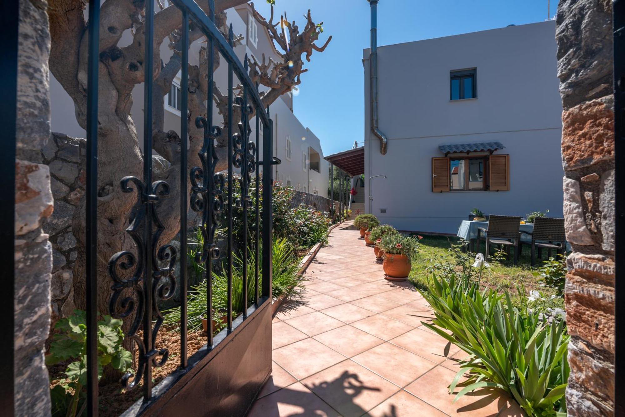 Litinakis Studios Sea View & Litinakis Studios Garden View 700 Meters Away Agia Marina Extérieur photo