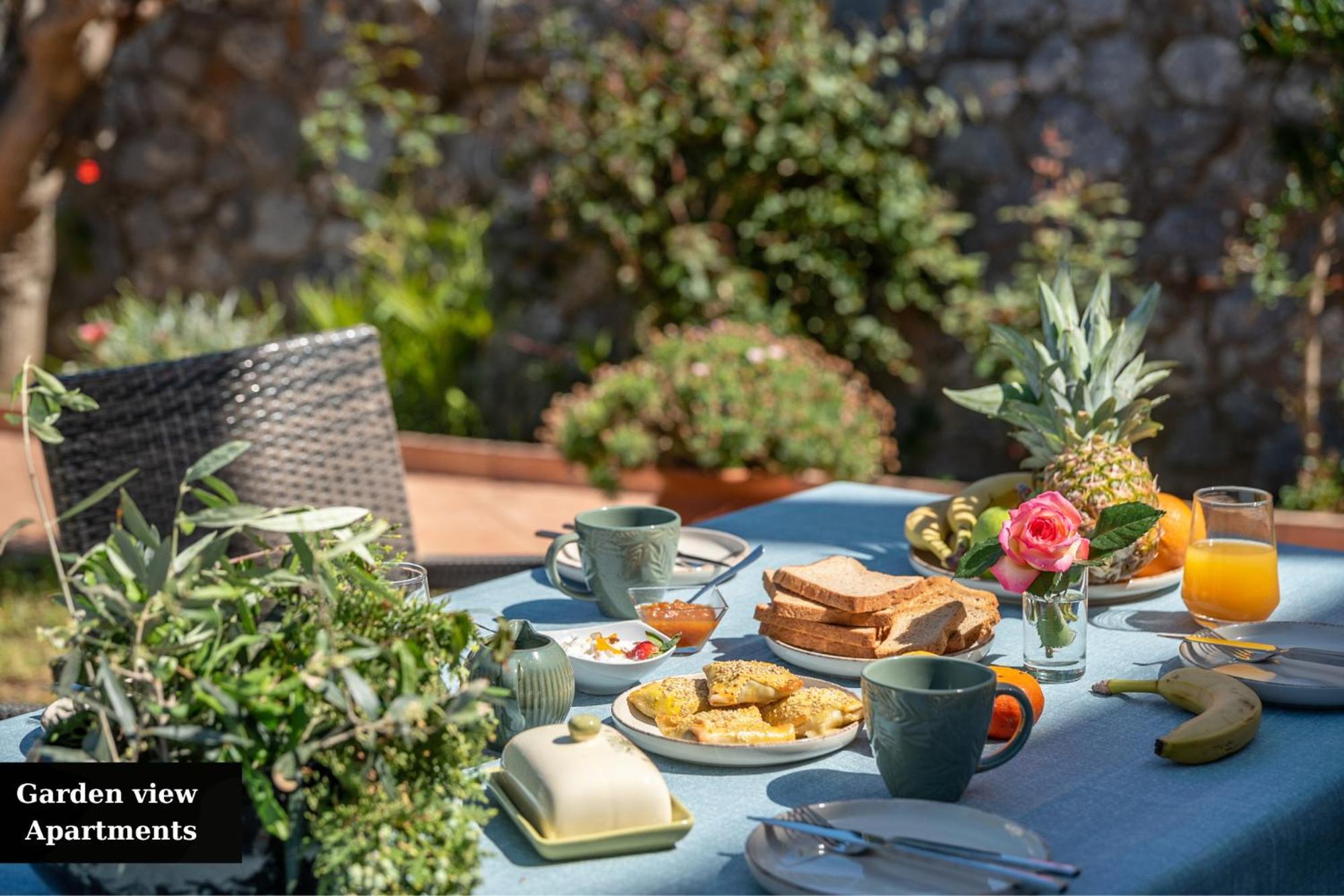 Litinakis Studios Sea View & Litinakis Studios Garden View 700 Meters Away Agia Marina Extérieur photo