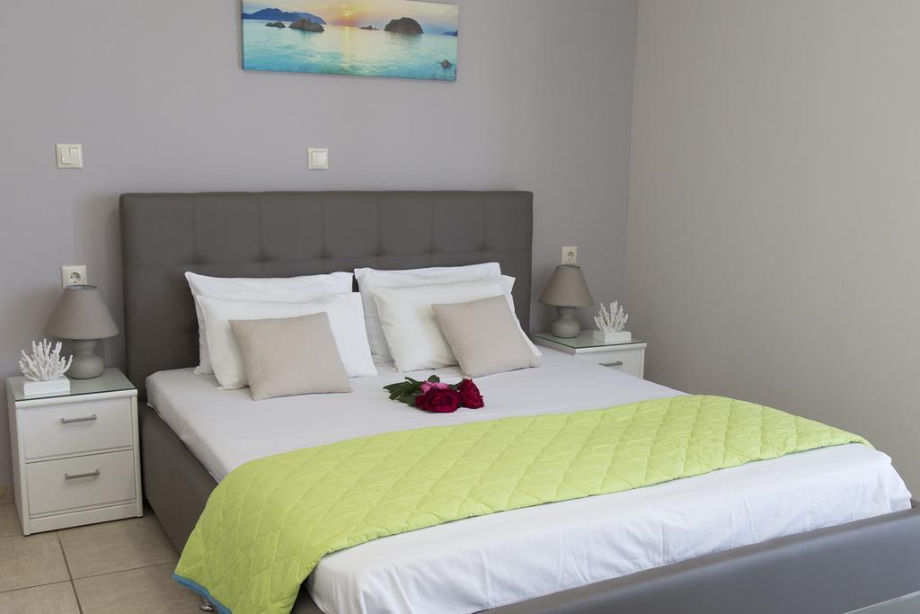 Litinakis Studios Sea View & Litinakis Studios Garden View 700 Meters Away Agia Marina Extérieur photo