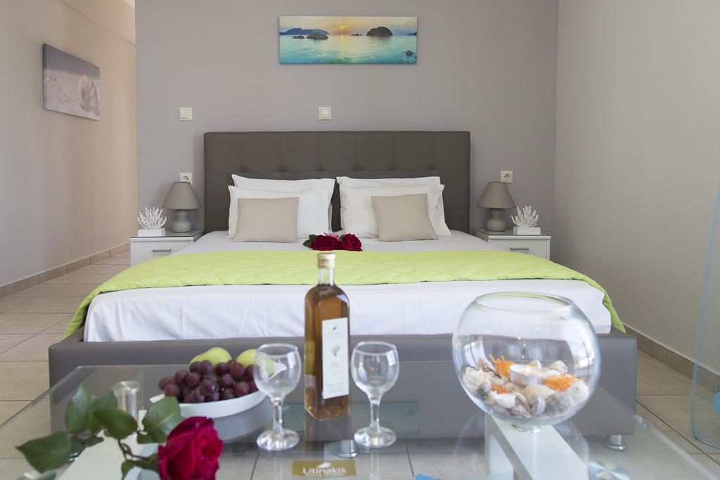 Litinakis Studios Sea View & Litinakis Studios Garden View 700 Meters Away Agia Marina Extérieur photo